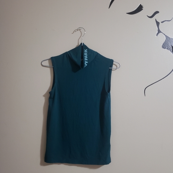 Tops, dresses - Picture 2 of 5